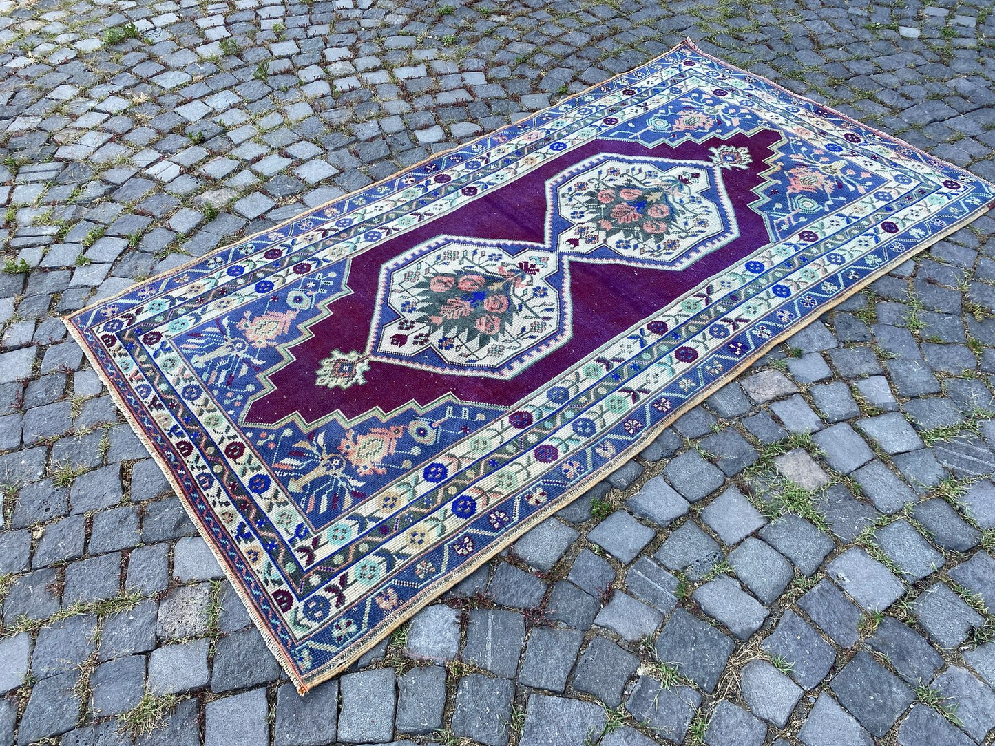 Vintage Turkish Accent Area rug 4 x 7.5 ft