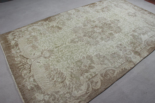 XL Vintage Turkish Accent Area Rug 5.4 x 9.4 ft