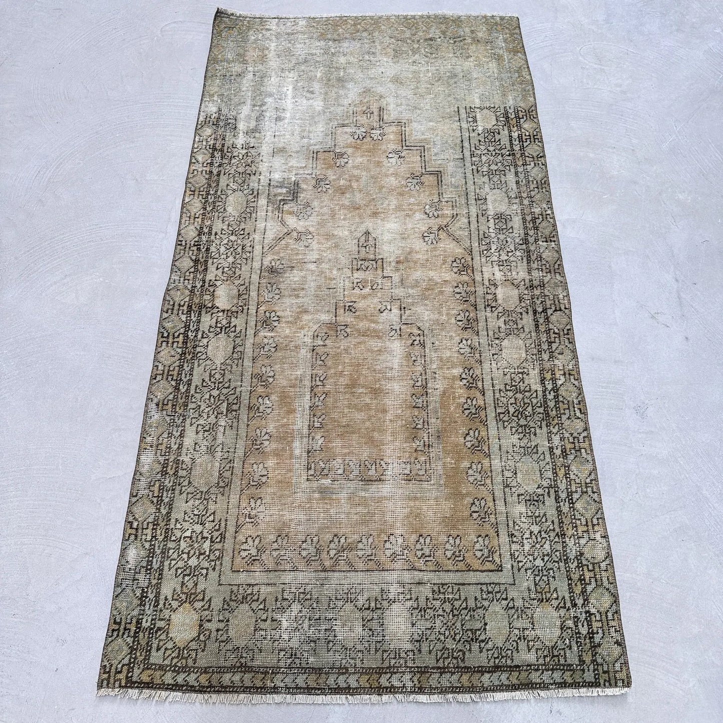 Vintage Turkish Accent Area rug 2.8 x 5.6 ft