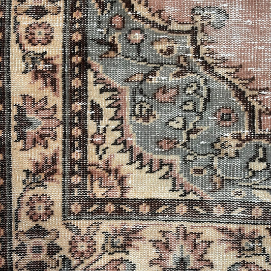 Vintage Turkish Accent Area rug 5 x 8.8 ft