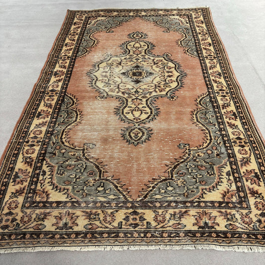 Vintage Turkish Accent Area rug 5 x 8.8 ft