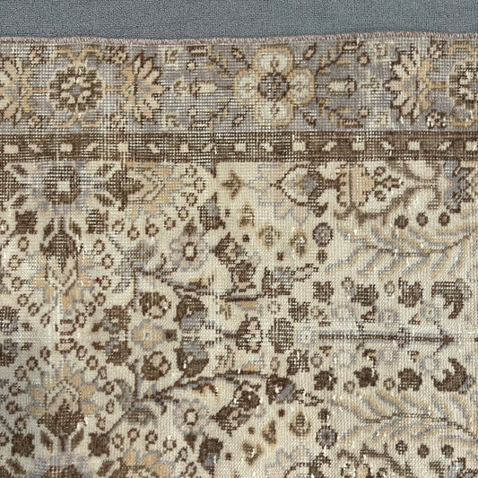 Vintage Turkish Accent Area rug 5.1 x 9.2 ft