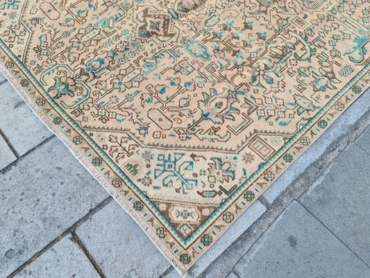 Vintage Turkish Accent Area rug 5 x 7.9 ft