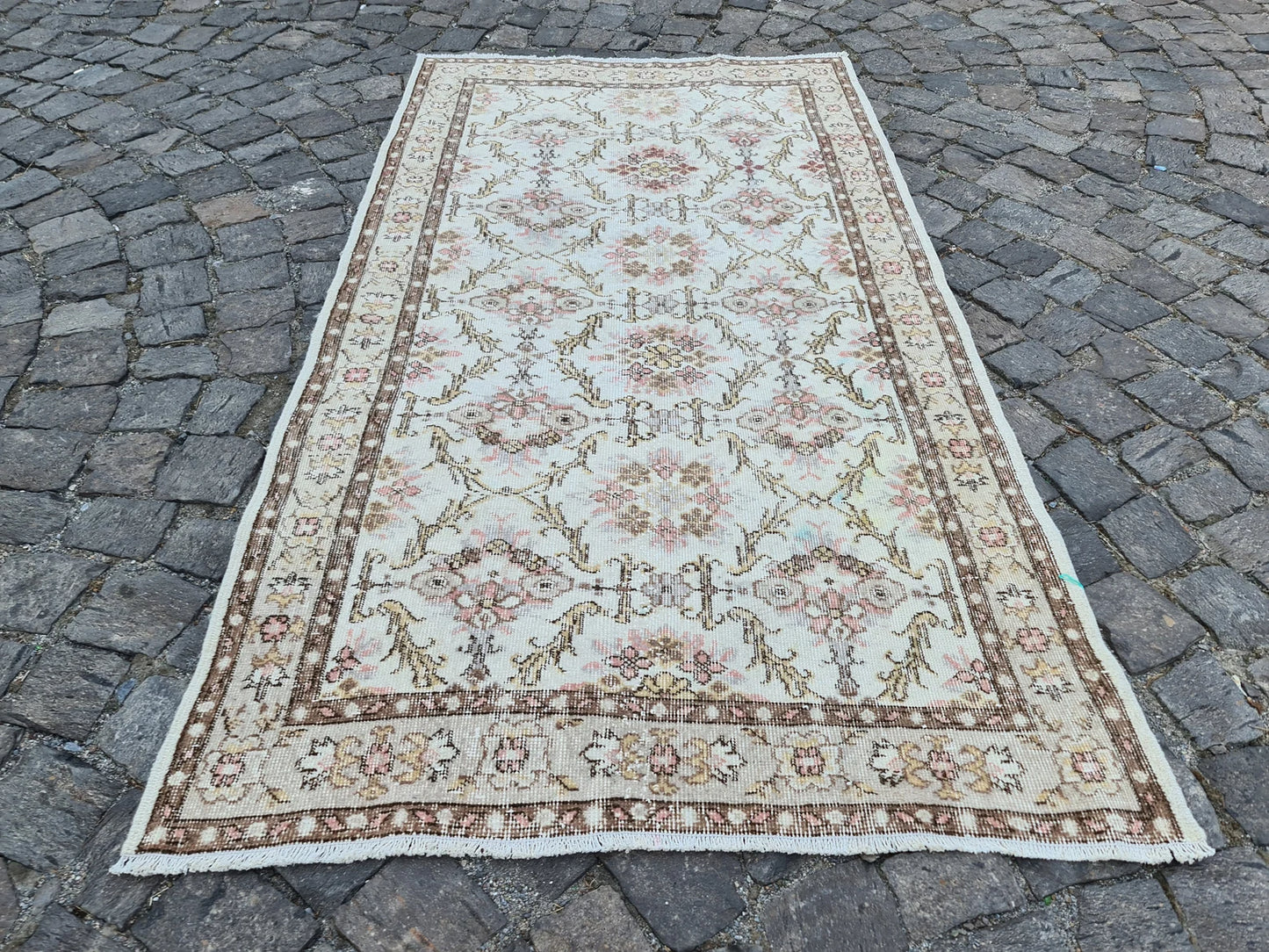 Vintage Turkish Accent Area rug 4 x 7.2 ft