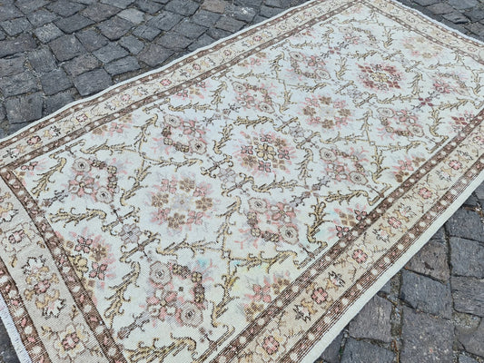 Vintage Turkish Accent Area rug 4 x 7.2 ft