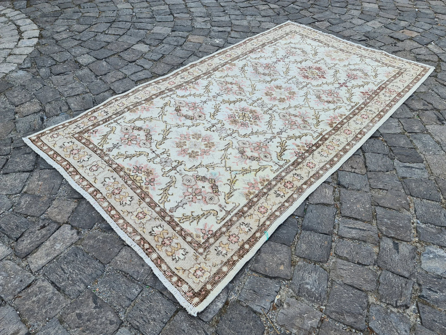 Vintage Turkish Accent Area rug 4 x 7.2 ft