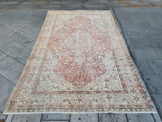 XL Vintage Turkish Accent Area Rug 5.5 x 9.2 ft