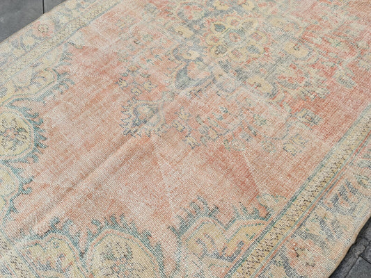 XL Vintage Turkish Accent Area Rug 5.6 x 9.6 ft