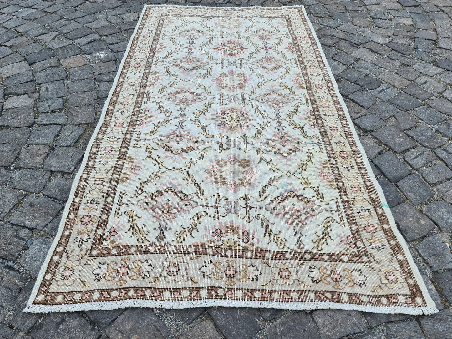 Vintage Turkish Accent Area rug 4 x 7.2 ft
