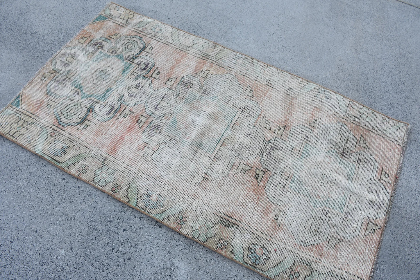 Vintage Turkish Accent Area rug 2.9 x 5.3 ft