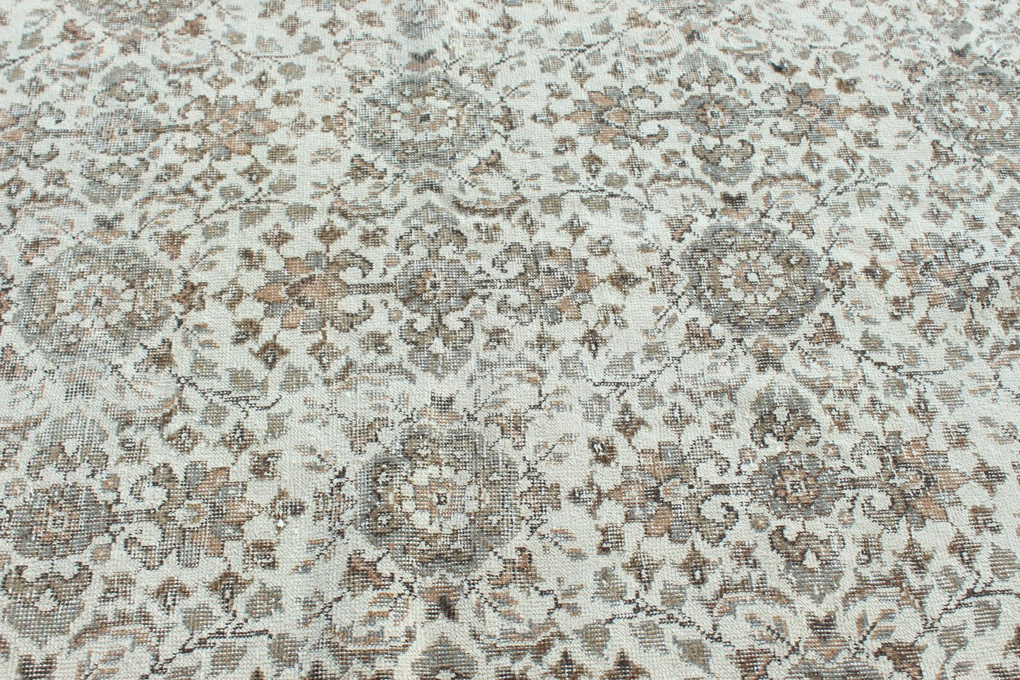 XL Vintage Turkish Accent Area Rug 5.4 x 9.3 ft