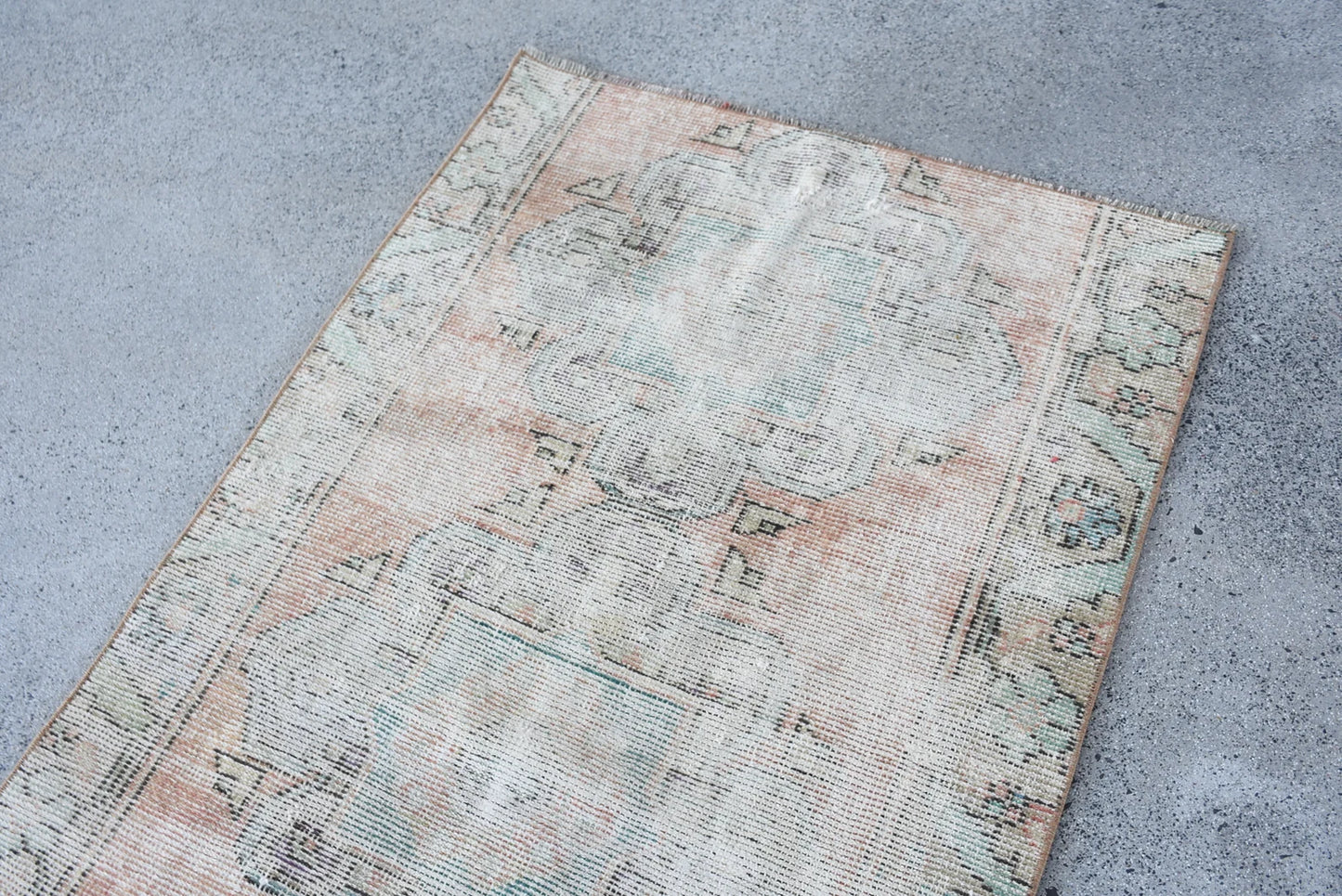 Vintage Turkish Accent Area rug 2.9 x 5.3 ft