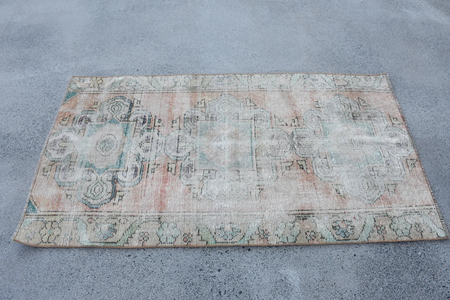 Vintage Turkish Accent Area rug 2.9 x 5.3 ft