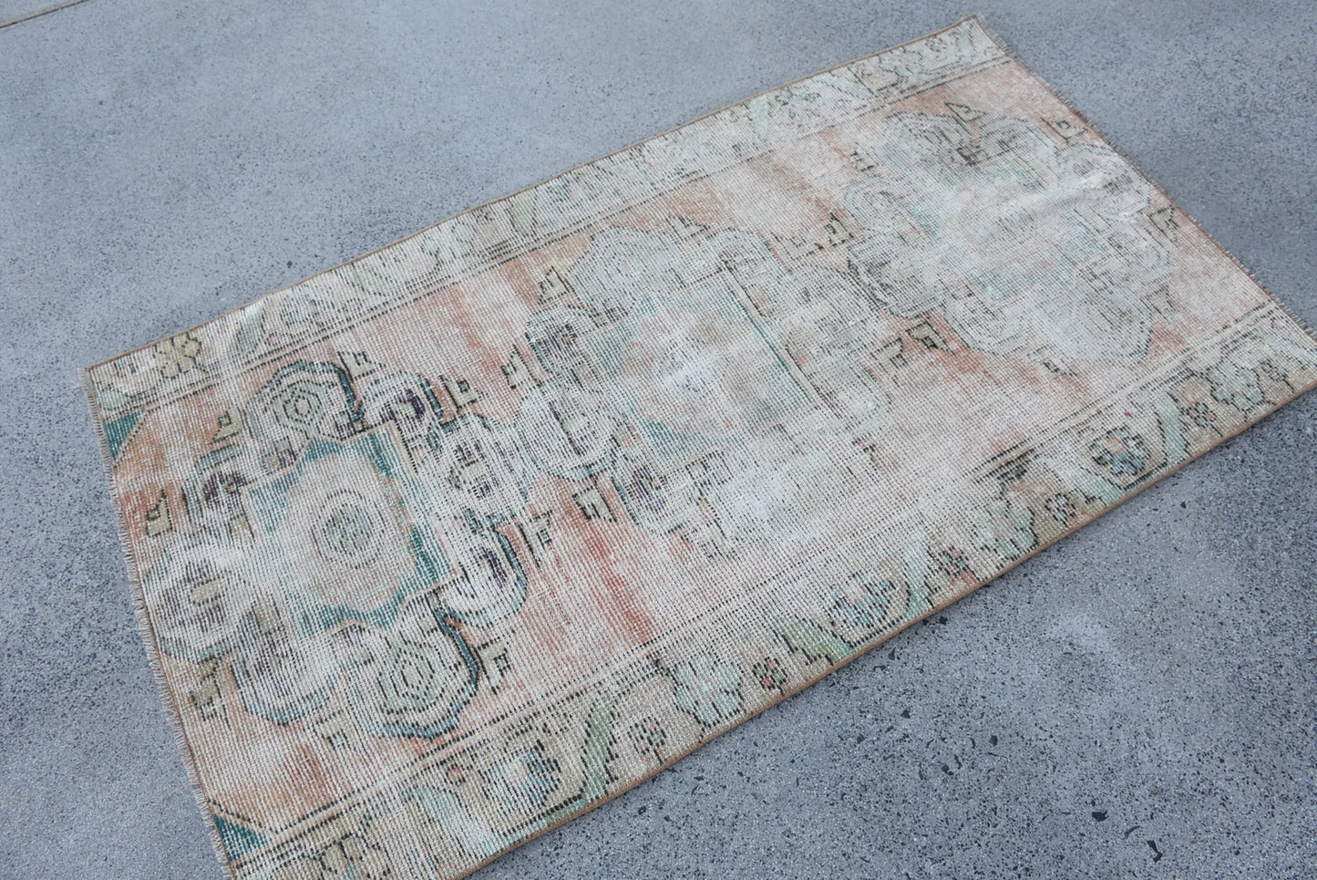 Vintage Turkish Accent Area rug 2.9 x 5.3 ft