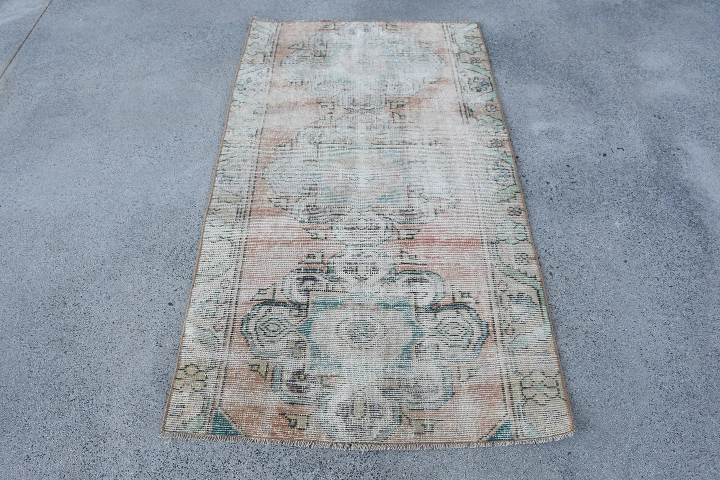 Vintage Turkish Accent Area rug 2.9 x 5.3 ft