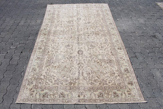 Vintage Turkish Accent Area rug 4.4 x 8.3 ft