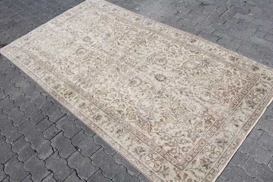 Vintage Turkish Accent Area rug 4.4 x 8.3 ft