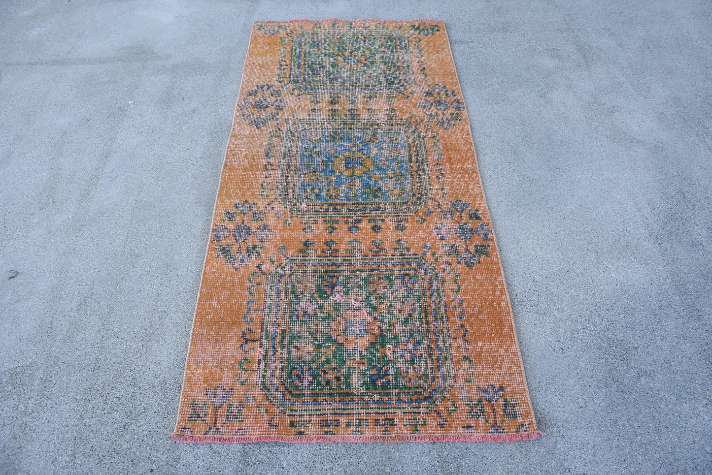 Vintage Turkish Accent Area rug 2.7 x 5.7 ft
