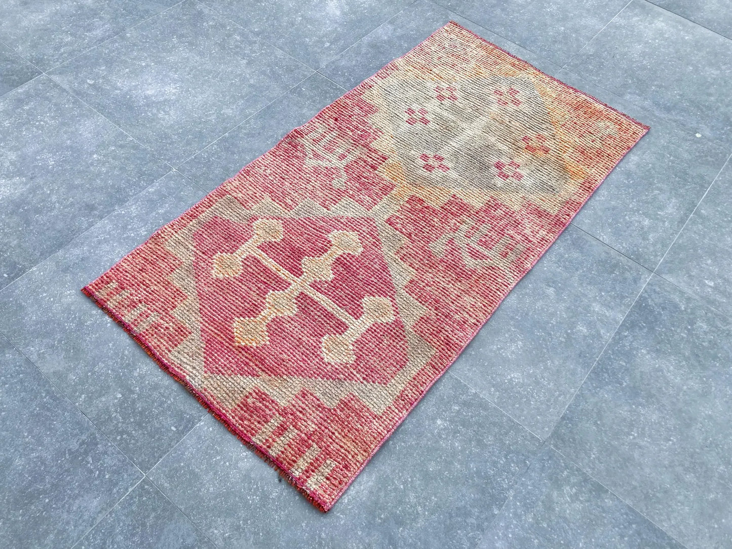 Vintage Turkish Accent Area rug 2.5 x 4.9 ft