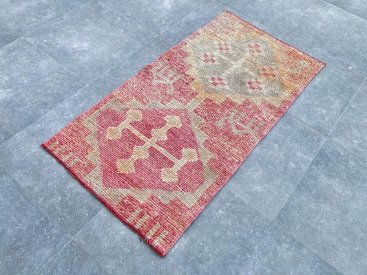 Vintage Turkish Accent Area rug 2.5 x 4.9 ft