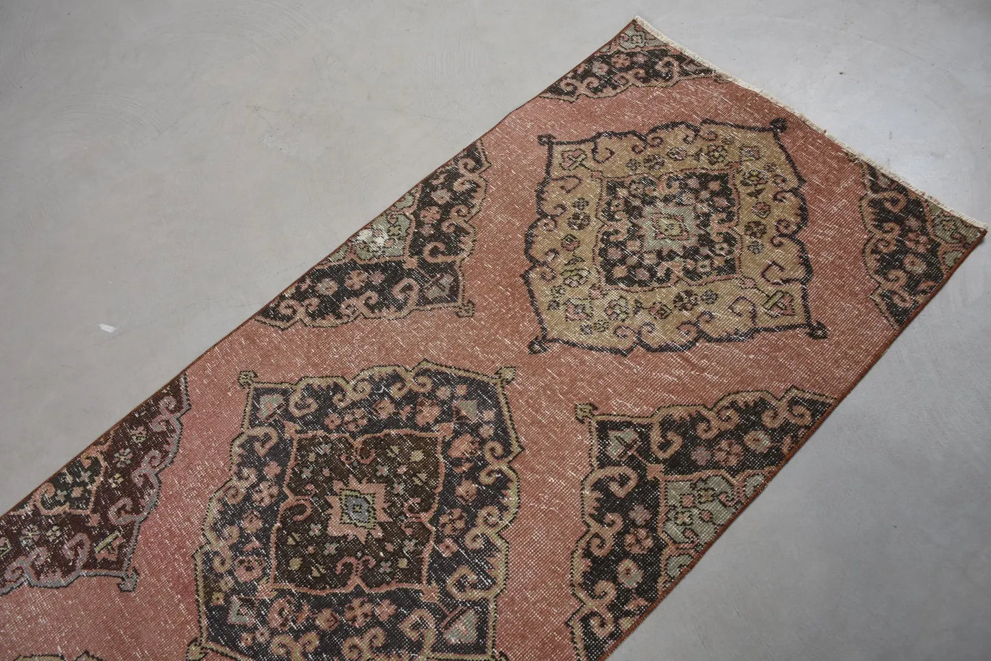 Vintage Turkish Accent Area rug 2.8 x 6.9 ft