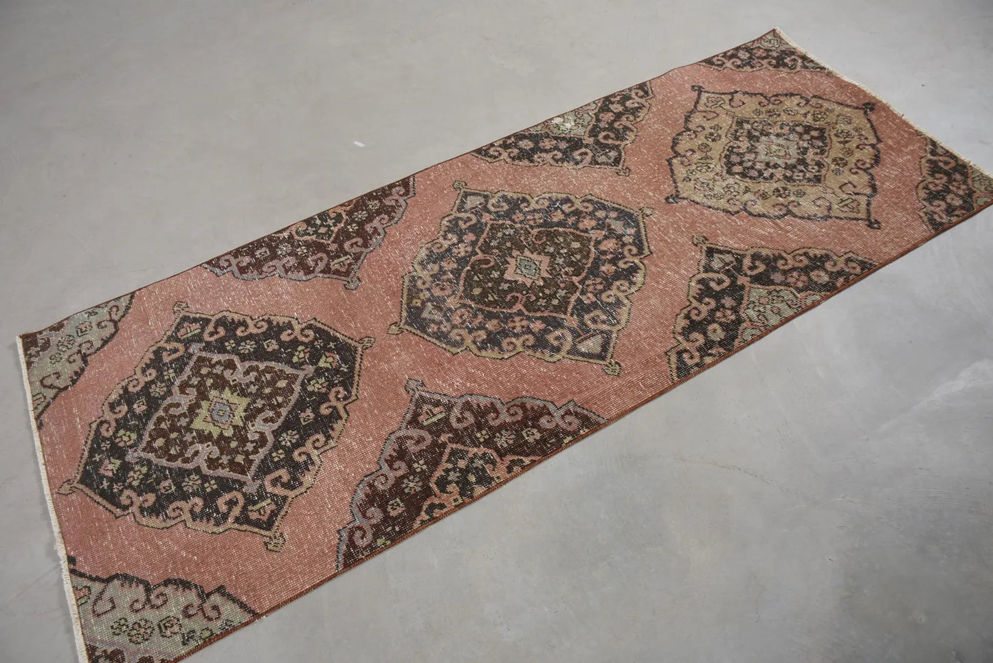 Vintage Turkish Accent Area rug 2.8 x 6.9 ft