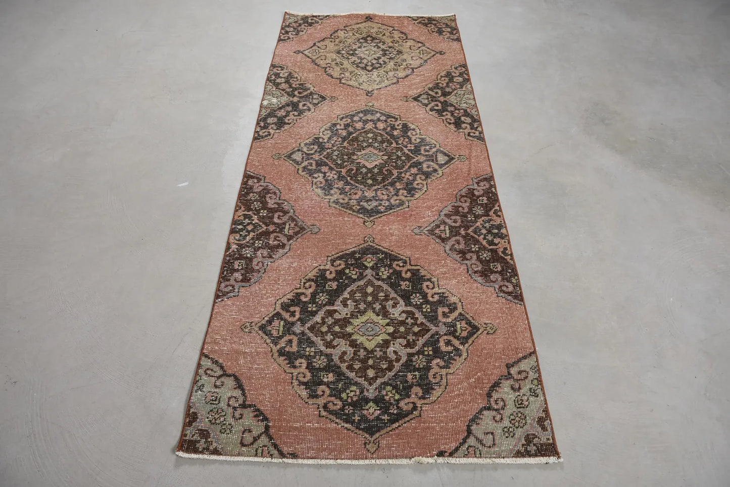 Vintage Turkish Accent Area rug 2.8 x 6.9 ft