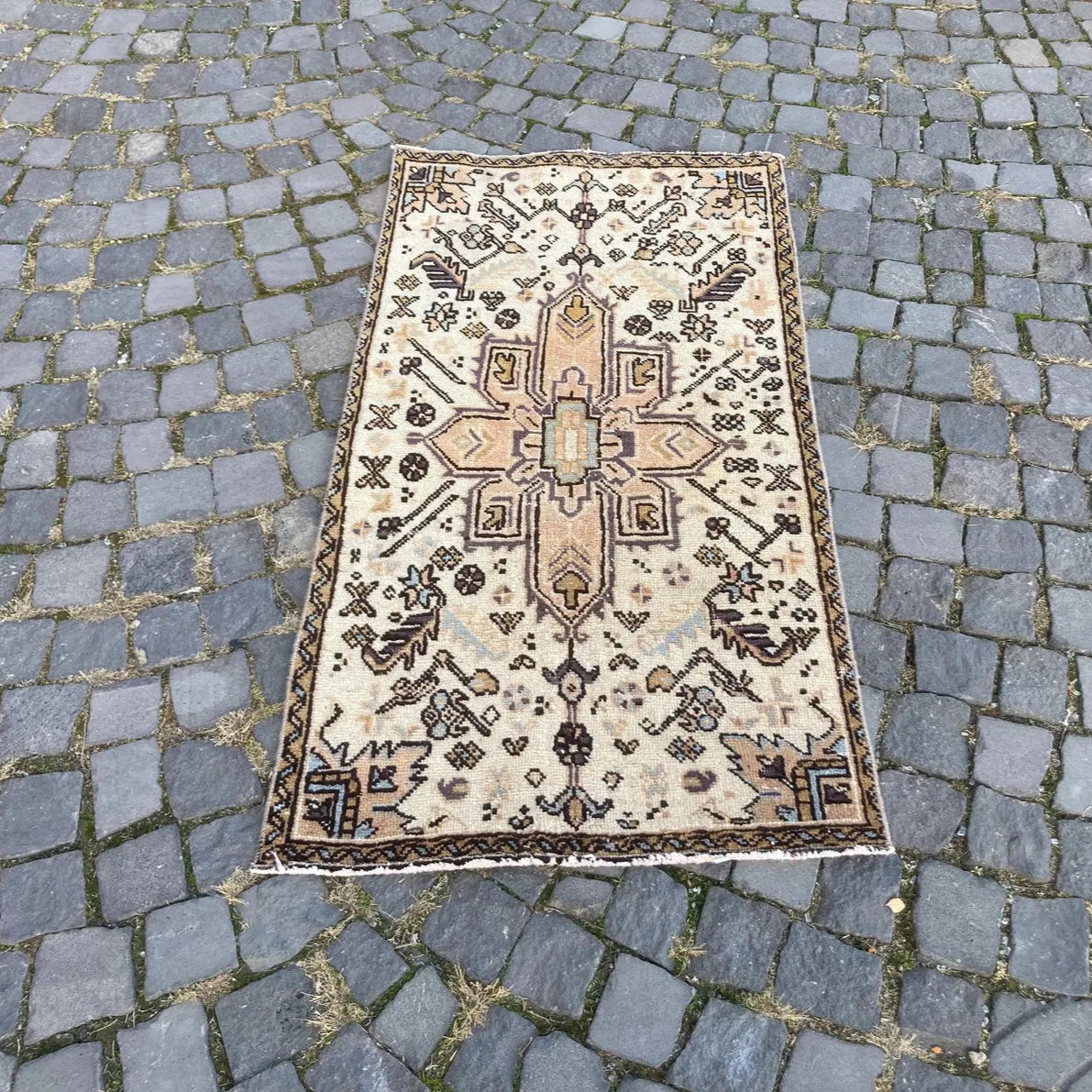 Vintage Turkish Accent Area rug 2.4 x 4.7 ft