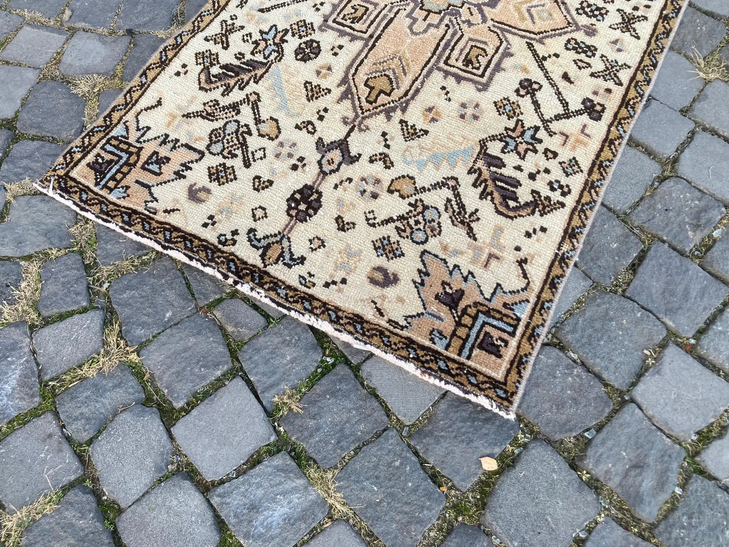 Vintage Turkish Accent Area rug 2.4 x 4.7 ft