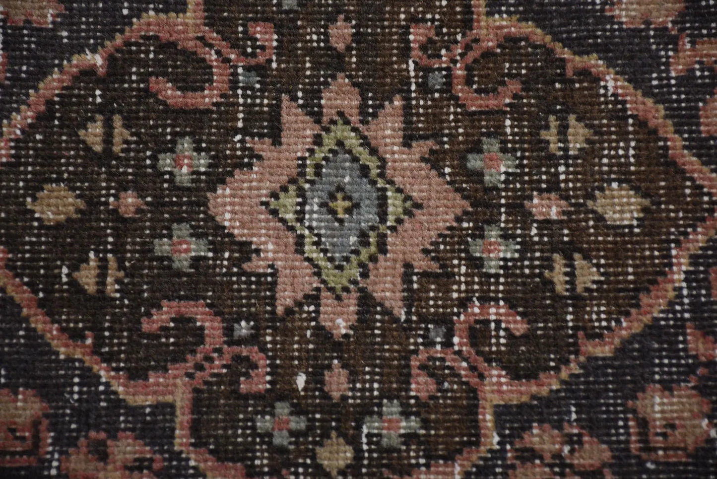 Vintage Turkish Accent Area rug 2.8 x 6.9 ft