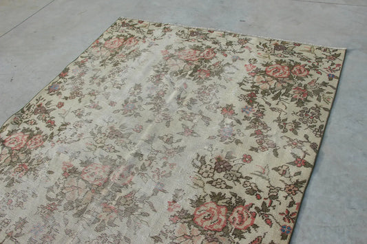 XL Vintage Turkish Accent Area Rug 5.6 x 8.9 ft