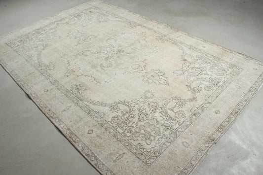 XL Vintage Turkish Accent Area Rug 6.4 x 9.4 ft
